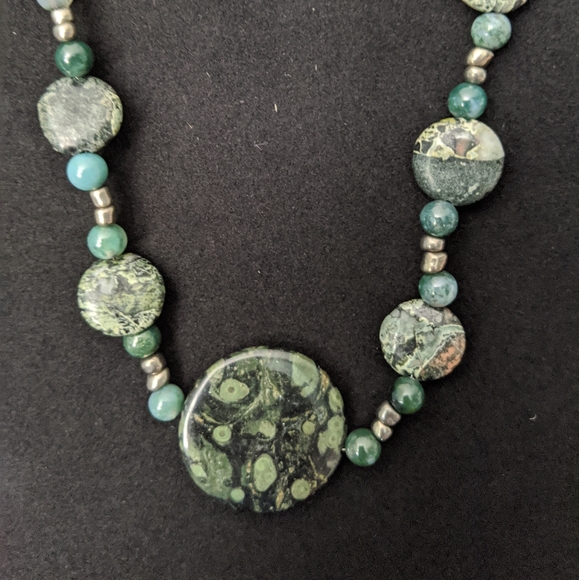 Handmade beads necklace - Picture 2 of 3